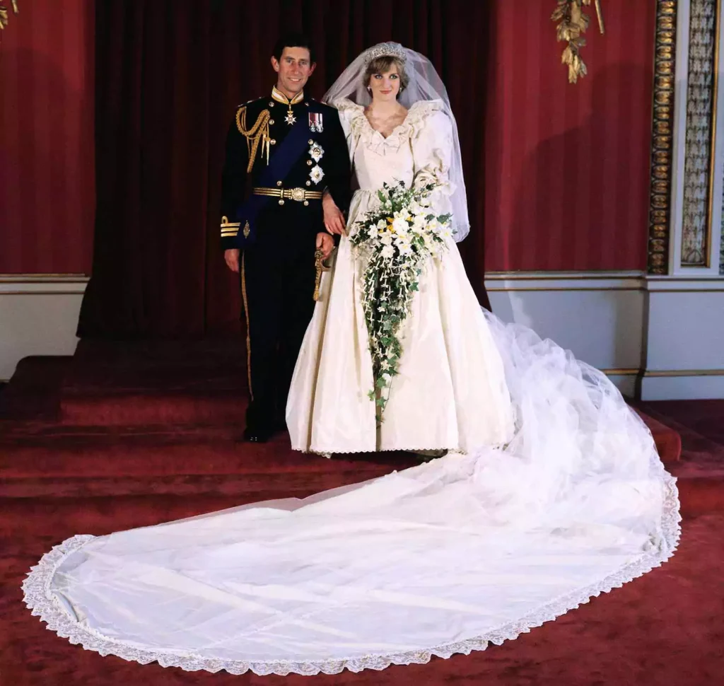 Princess Diana - The Fairy Tale Wedding Dress at Buckingham Palace (1981)